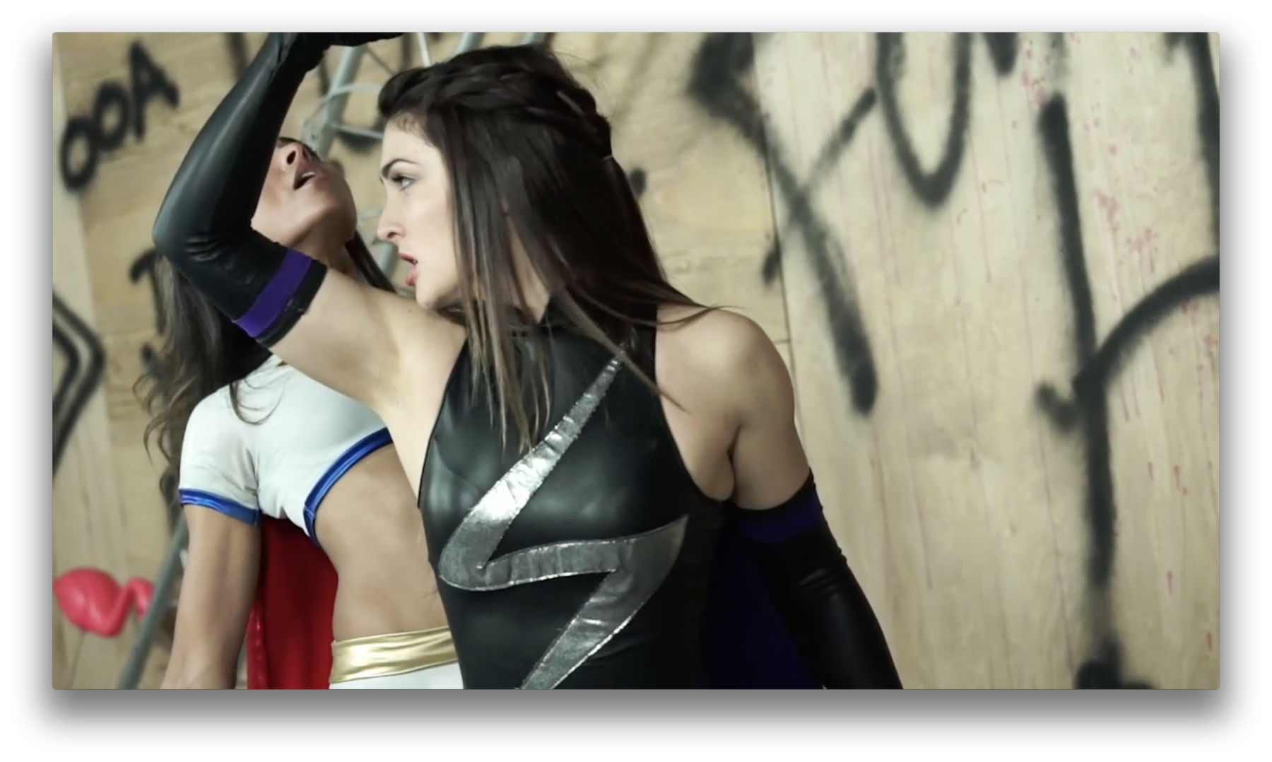 HK | Shadowgirl vs Firestar 1