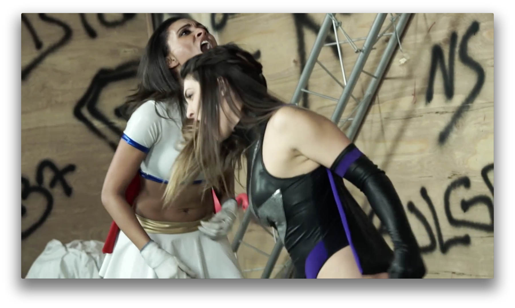 HK | Shadowgirl vs Firestar 1